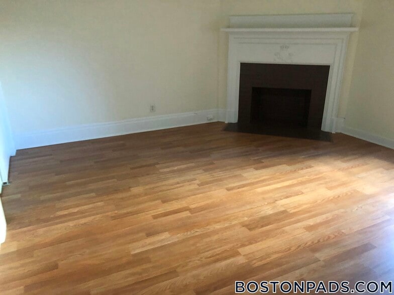 Building Photo - 62 Boylston St