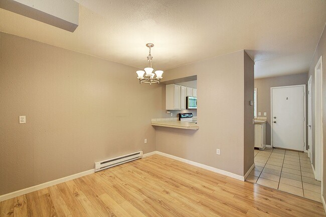 Building Photo - 2bd/2.5ba Woodinville Townhome