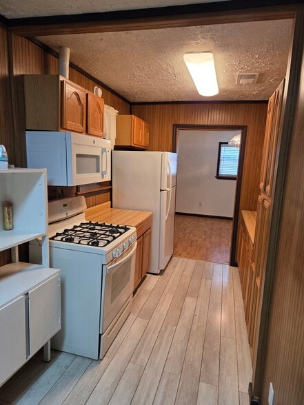 Building Photo - 4777 Holly Ln W
