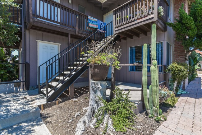 Building Photo - 1202 Buena Vista