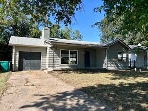 Building Photo - 3316 E Osie St