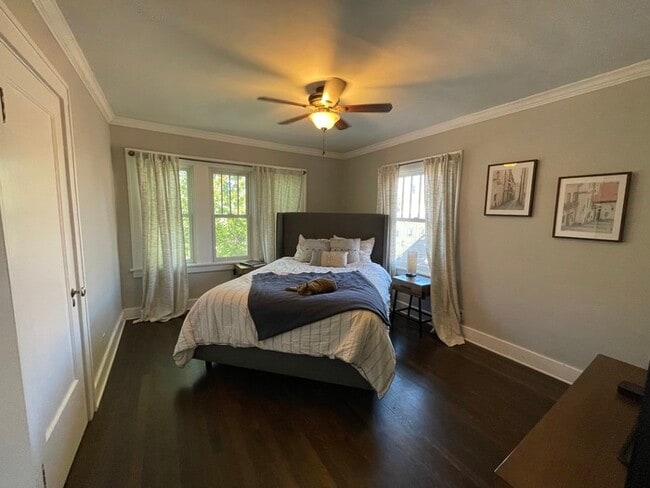Building Photo - Large bright and clean Brookside home