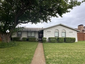 Building Photo - 1818 Andover Dr