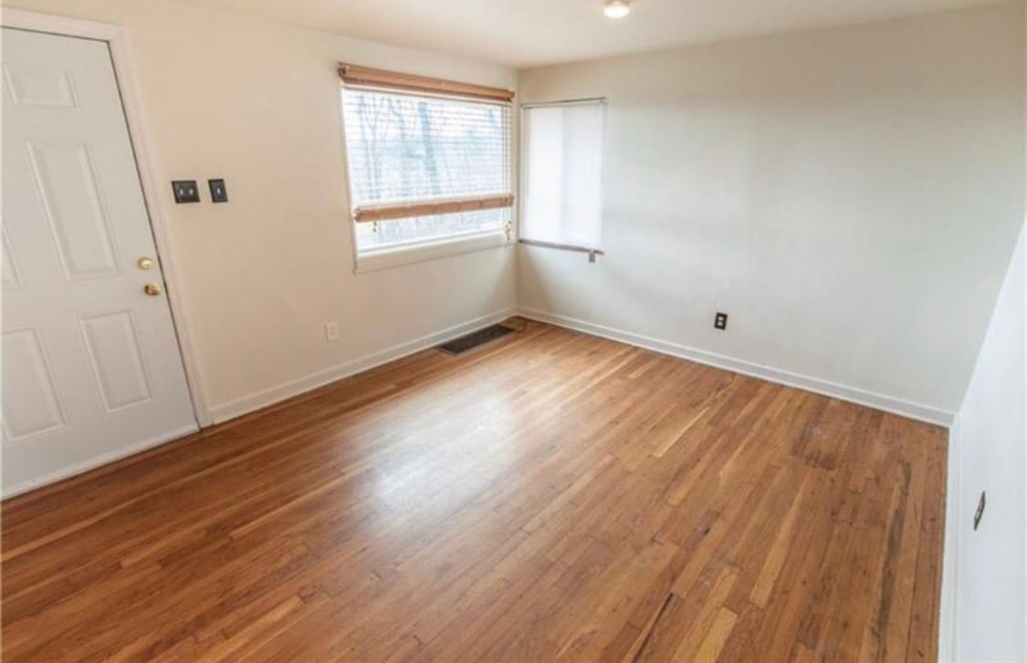 Building Photo - 225 Desdemona St