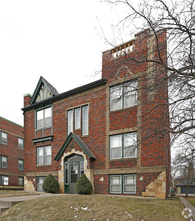 Building Photo - Grand Avenue Apartments