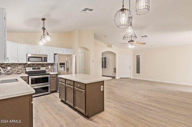 Building Photo - 3211 E Kristal Way