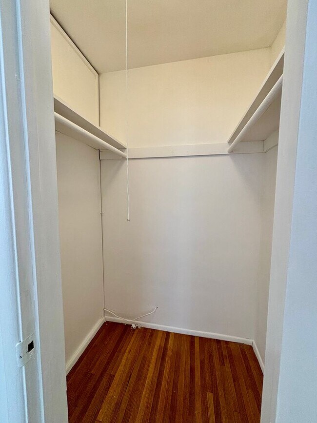 Building Photo - Victory, 1700-1702