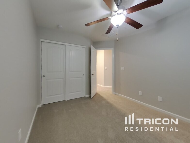 Building Photo - 12577 W Via Dona Rd