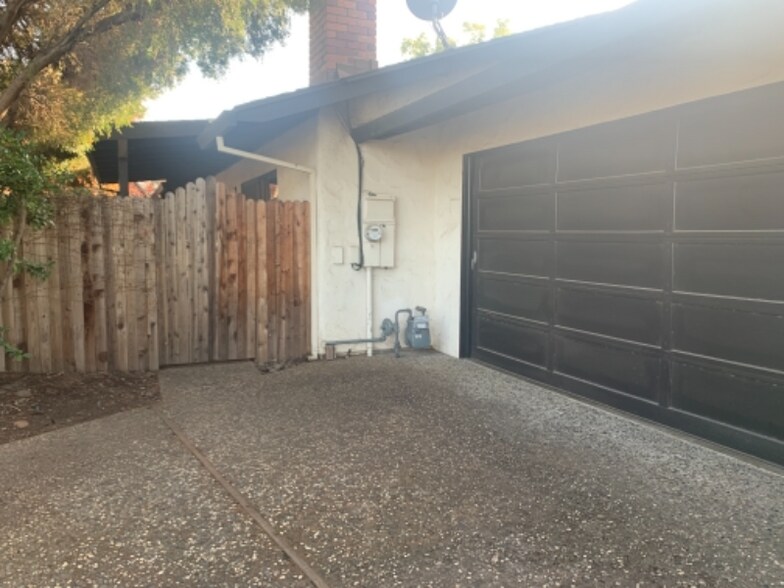 Building Photo - 810 Madrone Ave
