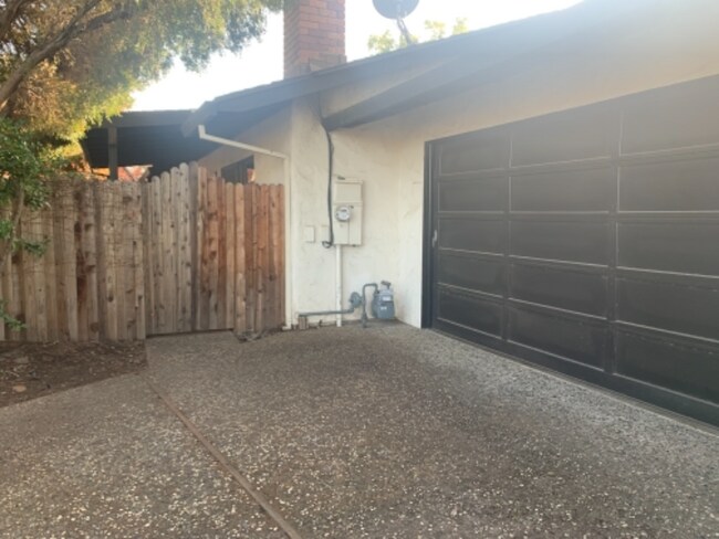 Building Photo - 810 Madrone Ave