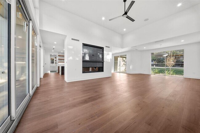 Building Photo - 2904 Westhill Dr