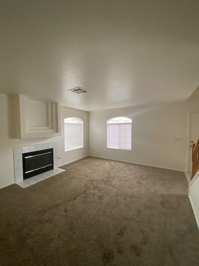 Building Photo - Cozy 3 Bedroom Summerlin Townhome for Rent!