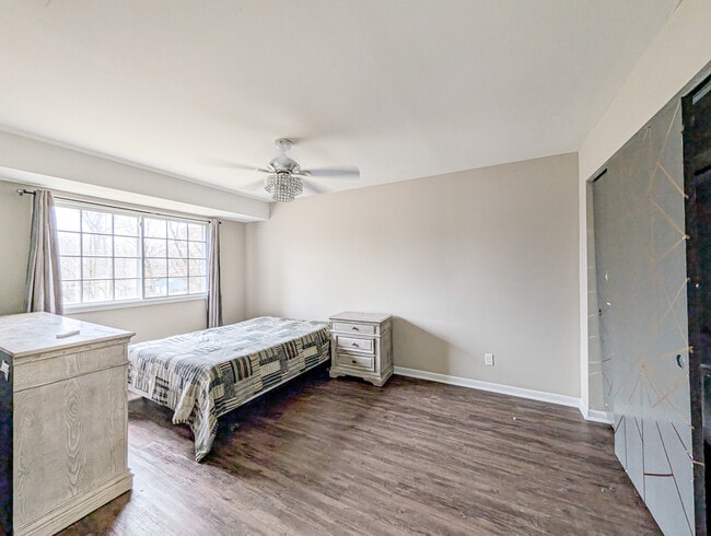 Building Photo - 8616 Hickory Ave