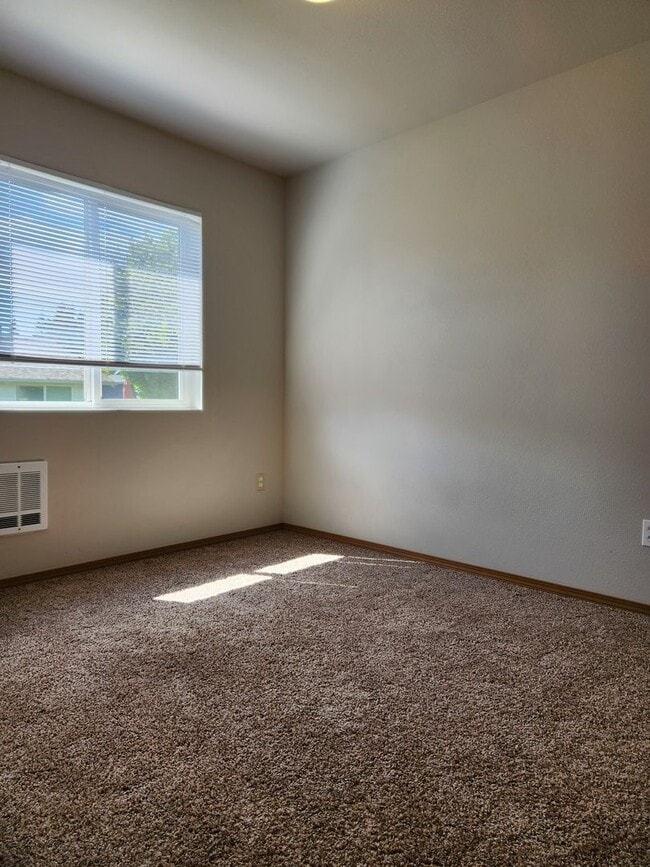 Building Photo - Cozy 3 Bedroom House!!! Ready For New Tena...