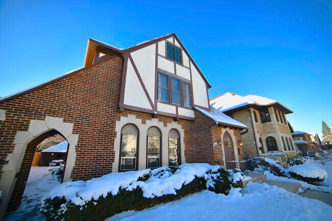 Building Photo - 4421 N Cramer St