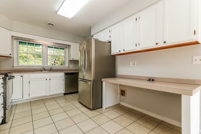 Building Photo - 213 Berkshire Dr