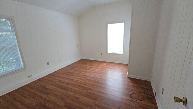 Building Photo - leaphart1327