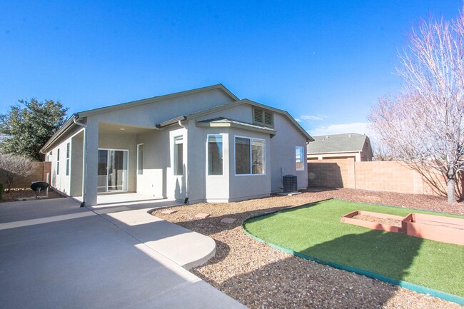 Building Photo - Pronghorn Ranch Amenities