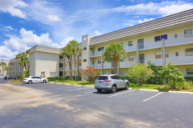 Building Photo - 8225 Sunrise Lakes Blvd