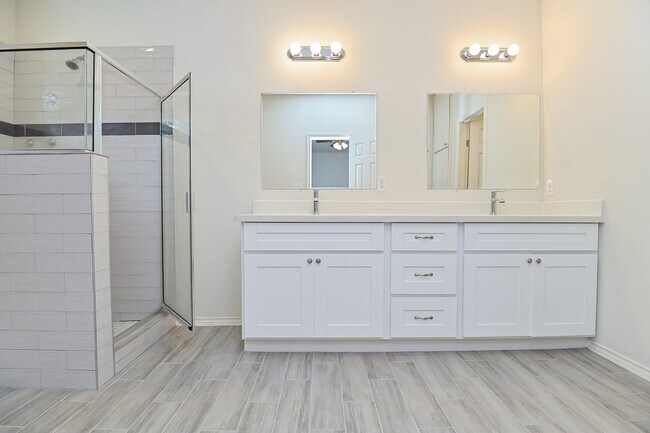 Building Photo - 1110 Louise St