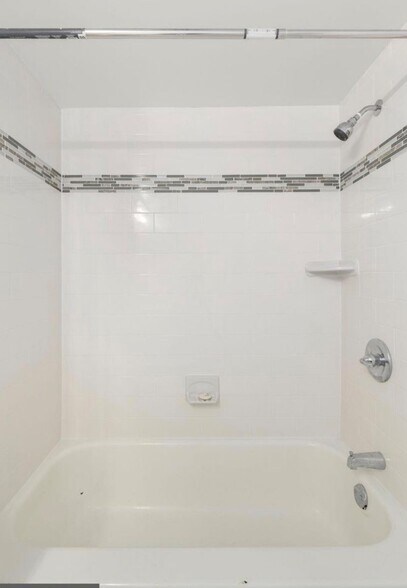 bathroom - 3354 Woodburn Rd