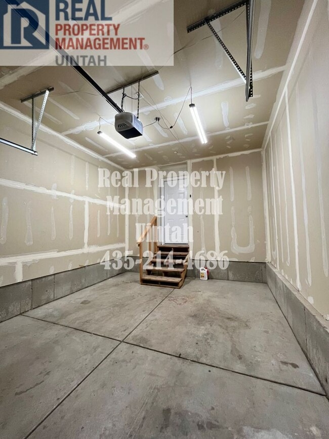 Building Photo - 693 E 1400 S