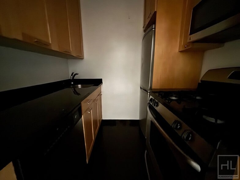 Building Photo - Fourth Avenue