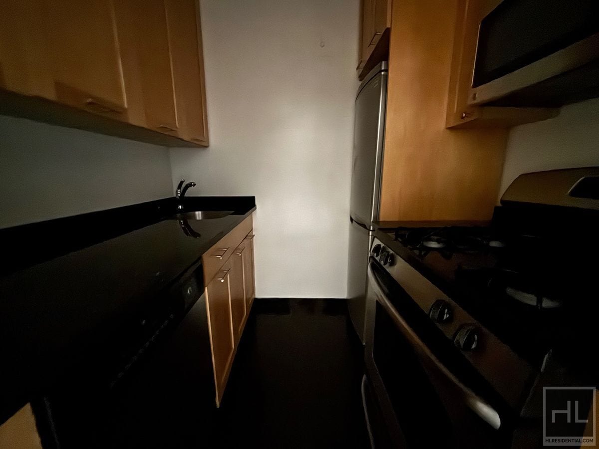 Building Photo - Fourth Avenue