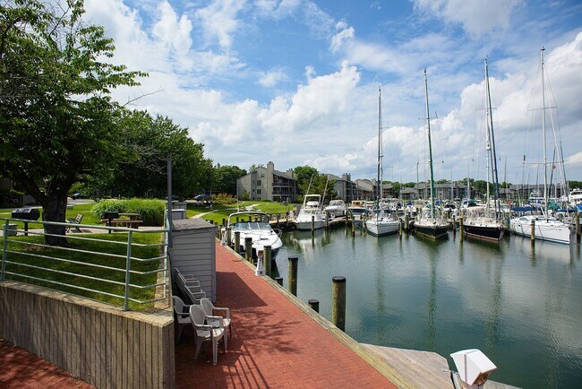 Building Photo - Townhome in the desired Chesapeake Harbour!!!