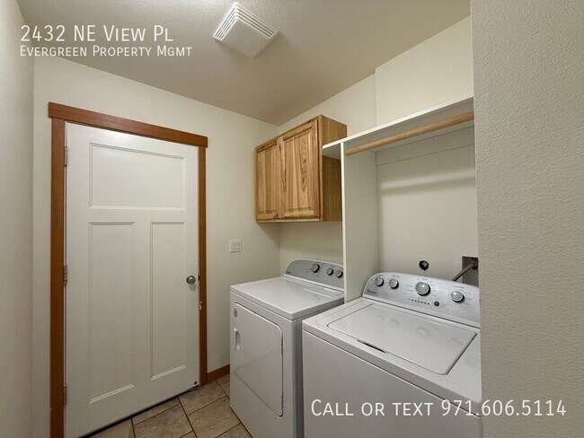 Building Photo - 2432 NE View Pl