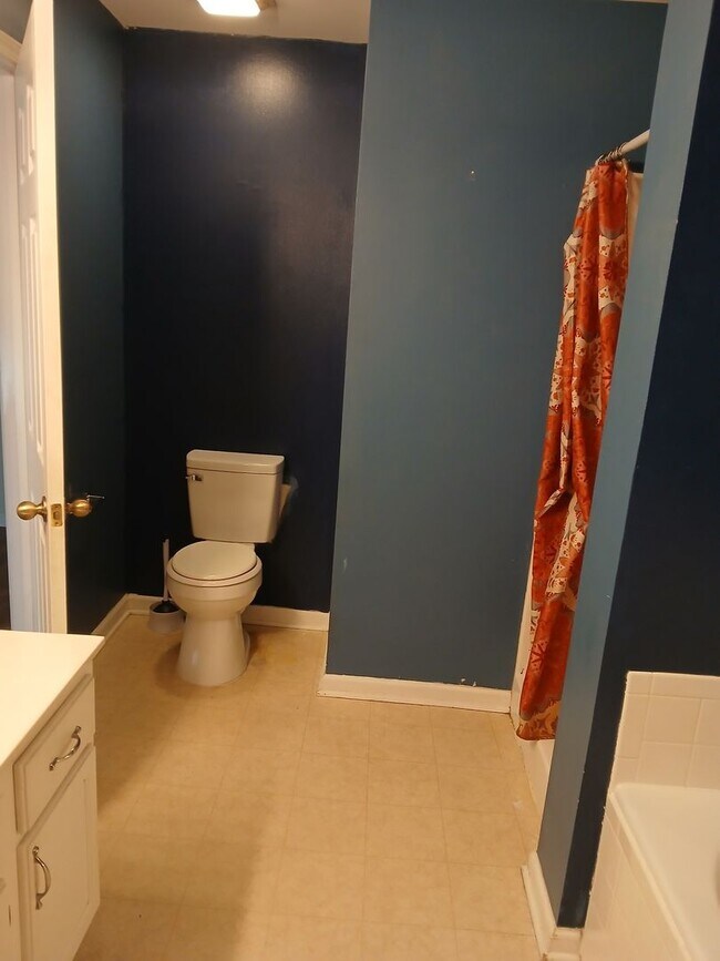 Building Photo - Charming and specious   3BR House in Bryant
