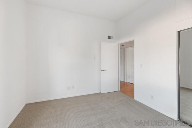 Building Photo - 5170 Clairemont Mesa Blvd