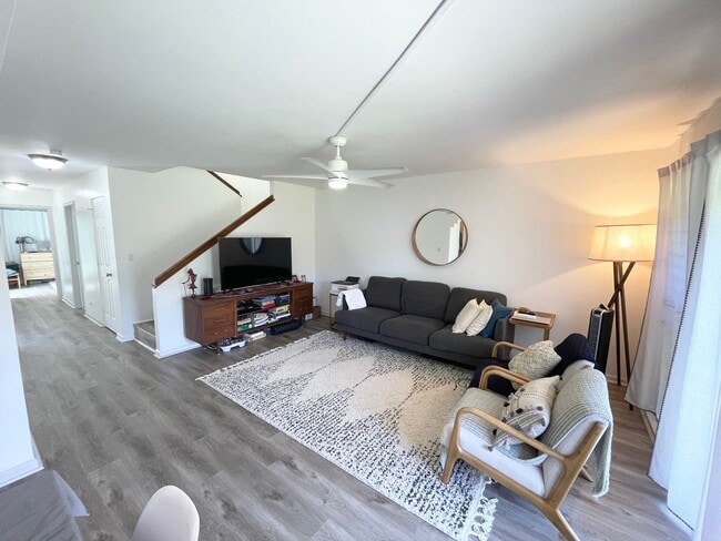 Building Photo - 3 bed, 2 bath w/ 2 parking stalls at Aikahi Gardens!