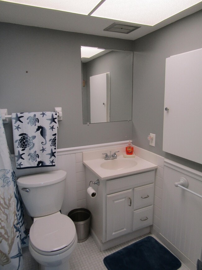 Building Photo - 708 S Tamiami Trail