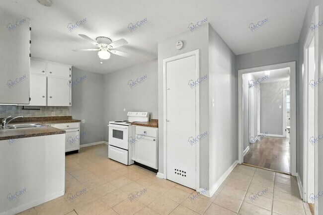 Building Photo - 1520 Hilltop Dr