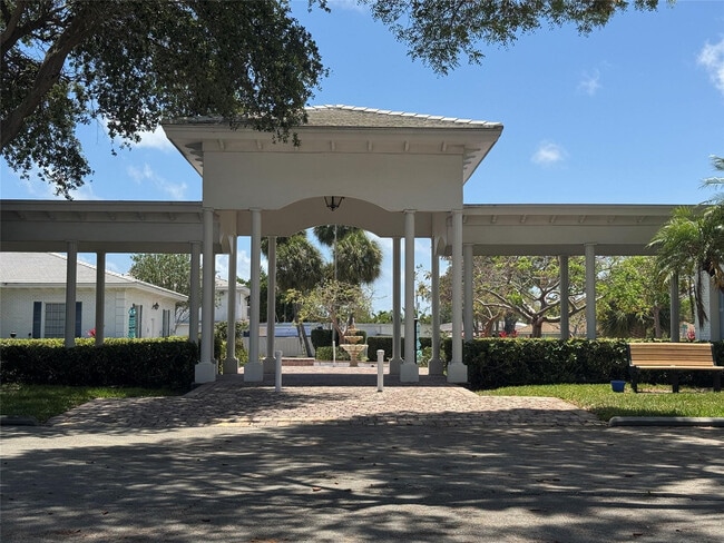 Building Photo - 2220 NE 68th St