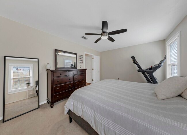 Building Photo - 4501 Parkwood Ln W
