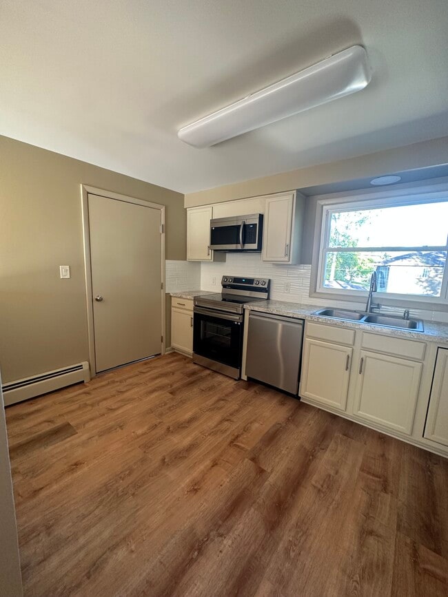 Building Photo - 203 Denrose Dr