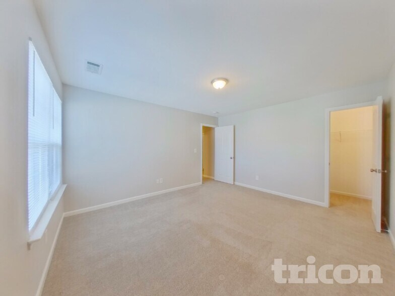 Building Photo - 4522 Dalbeth St