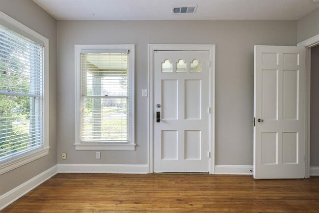 Building Photo - 1300 Crestwood Rd