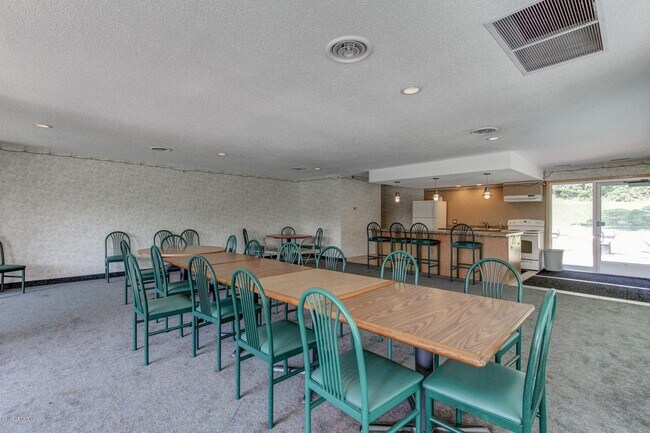 Building Photo - Rare 3bedroom Valhalla condo - basic cable & internet included!