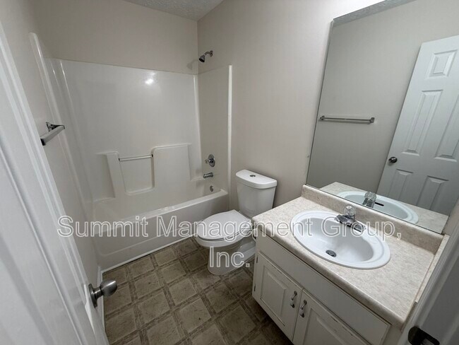 Building Photo - 155 Shadowbrook Trce