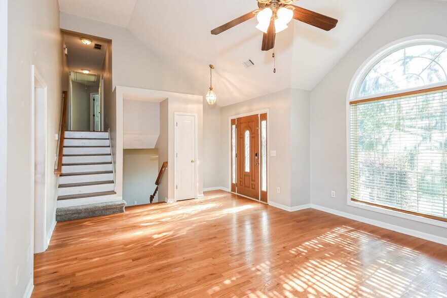 Building Photo - 301 Saddlewood Dr