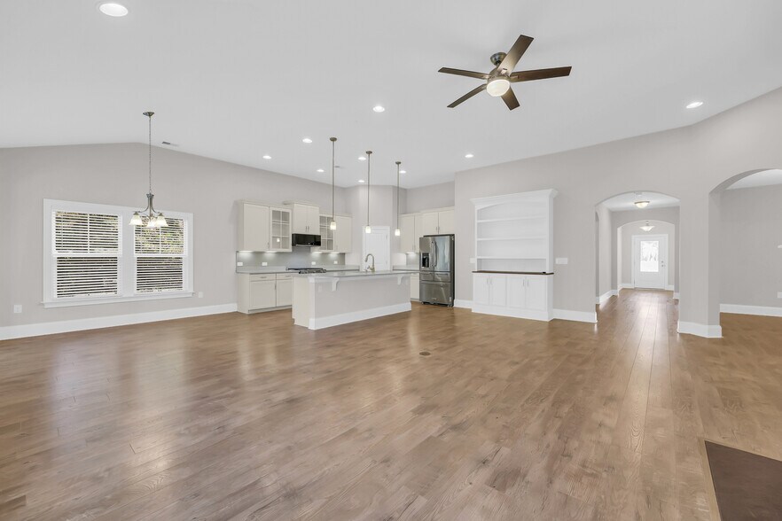 Building Photo - 1758 Edgewood Dr