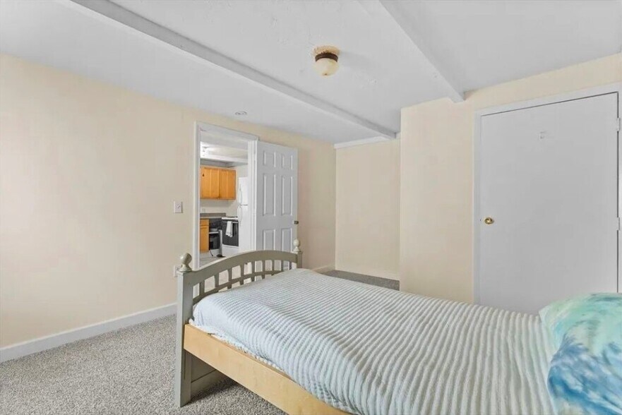 Building Photo - 333 Groveland St