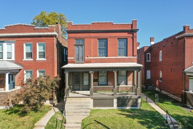 Building Photo - Perfect for BJC Residents/Frequenters
