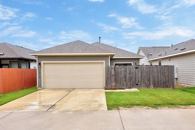 Building Photo - 2424 Pecan Island Dr