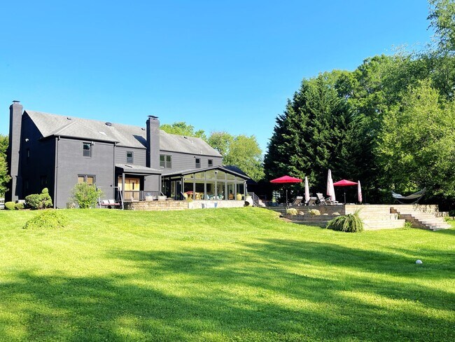 Building Photo - 13209 Lantern Hollow Dr