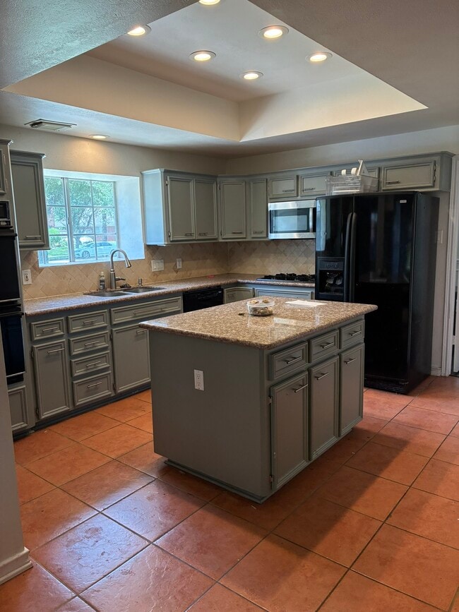 Building Photo - 4635 Meadow Green Dr