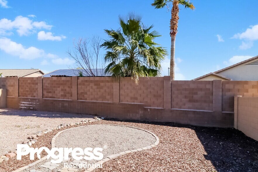 Building Photo - 6981 S Blue Hills Dr